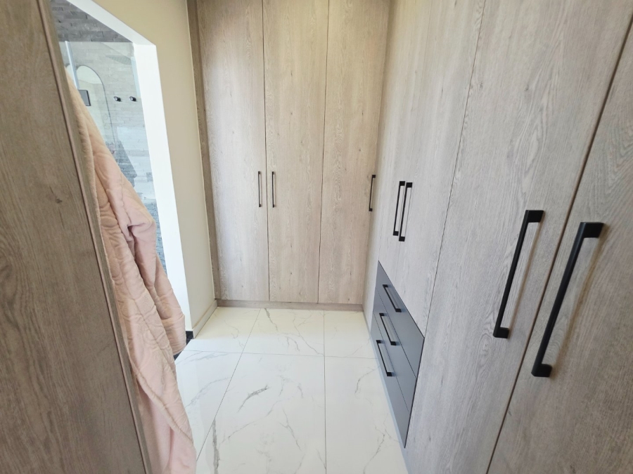 5 Bedroom Property for Sale in Sandown Western Cape